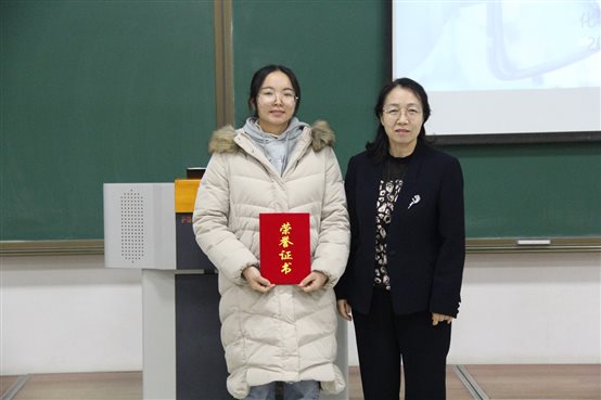 C:UsersjhliuDesktop0 第九届实验技能大赛新闻稿大赛照片一等（无机）.JPG