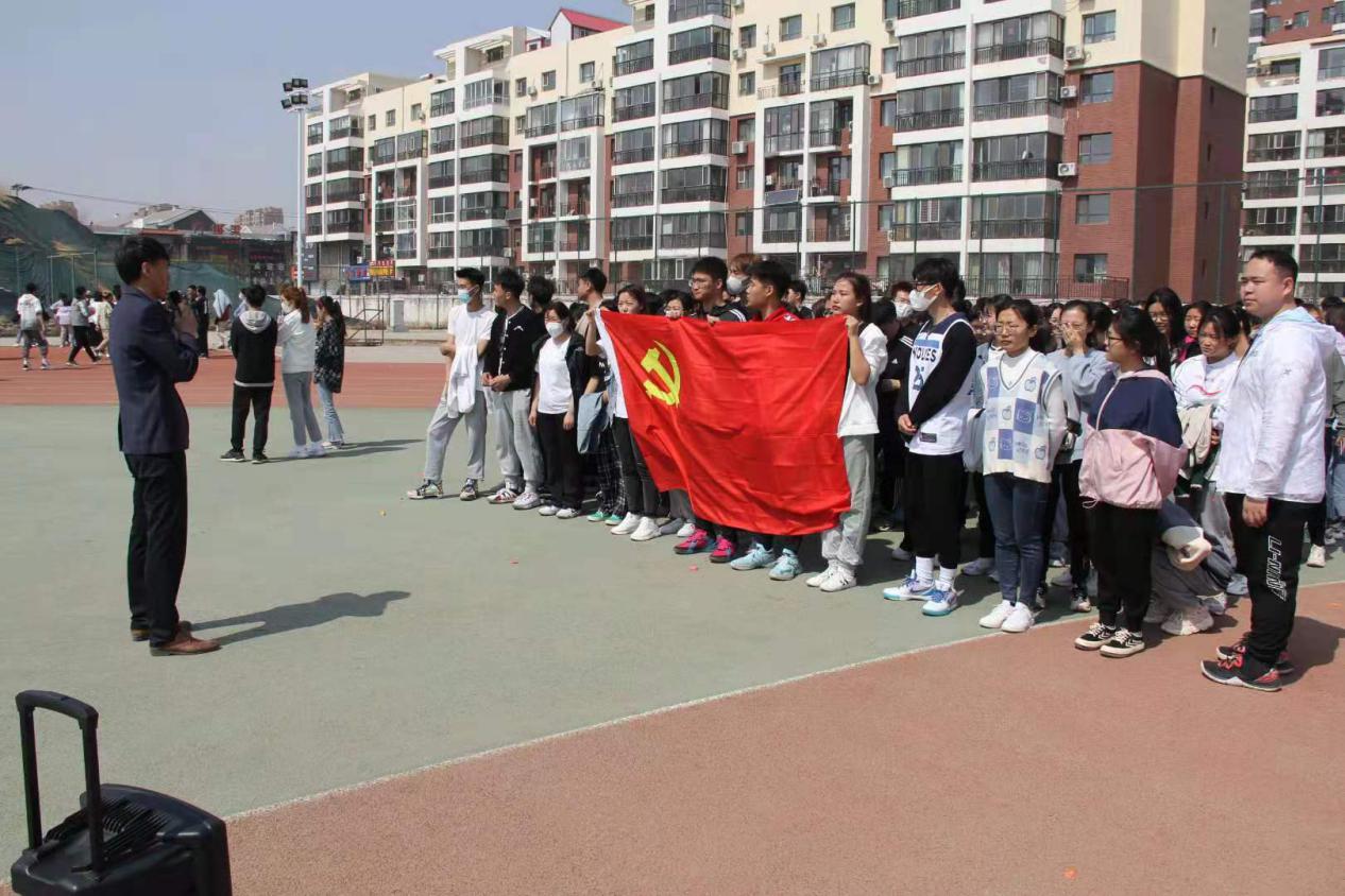 团课：按时上团课，引导学生弘扬爱国主义