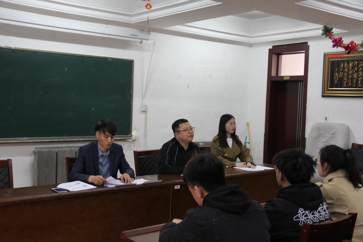 总支委员会会议：召开团总支委员会会议，查验各项工作进度，查找不足，改进不足，推进工作