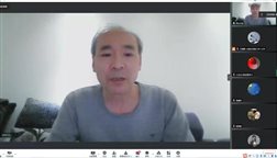 电脑前的男人&#xA;&#xA;描述已自动生成