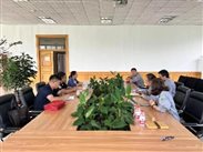 会议室里的人们&#xA;&#xA;描述已自动生成