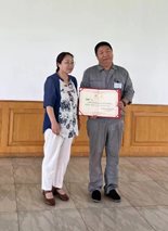 图片包含 站, 建筑, 男人, 厨房&#xA;&#xA;描述已自动生成