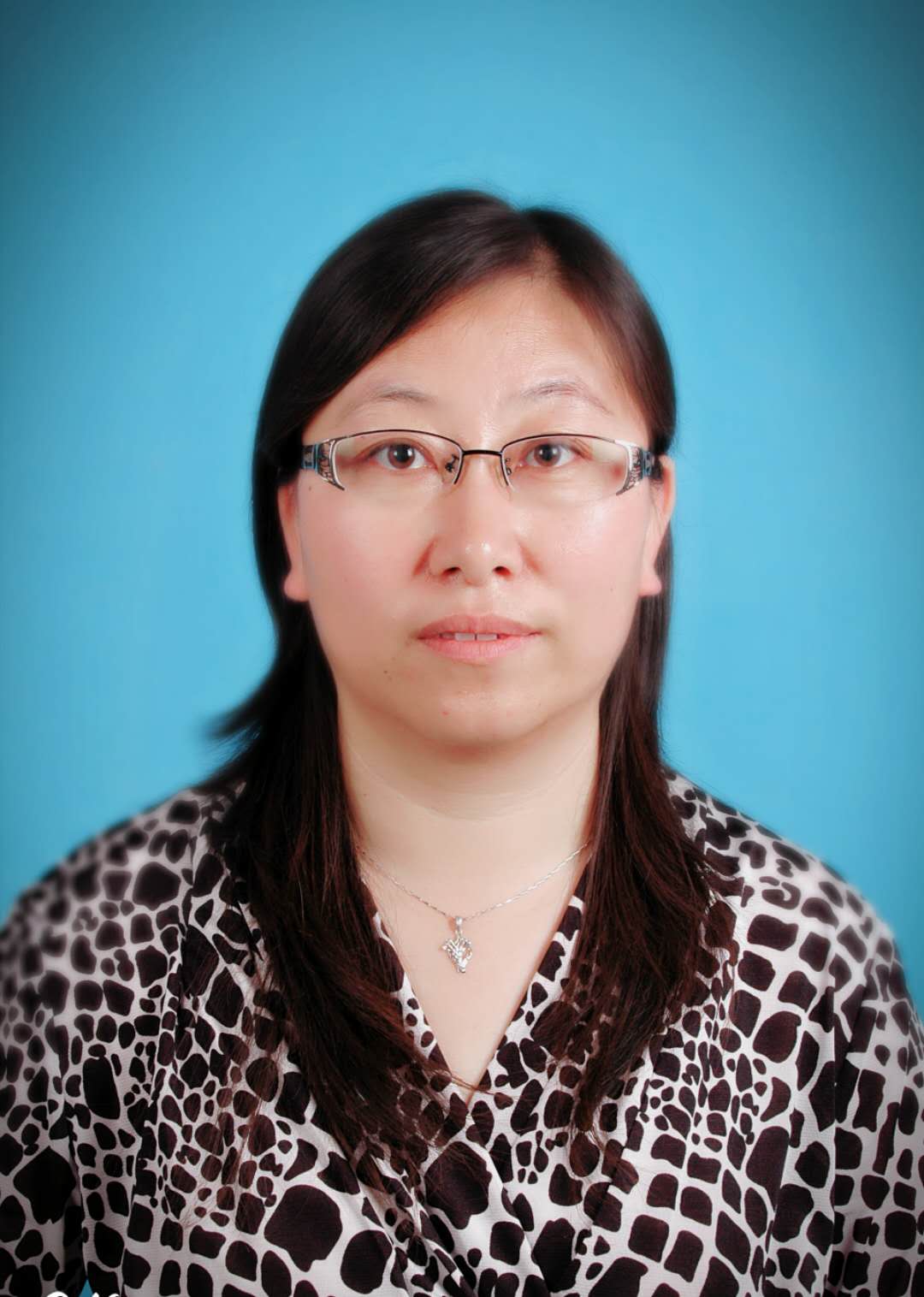 贾俊英.jpg 贾俊英.jpg